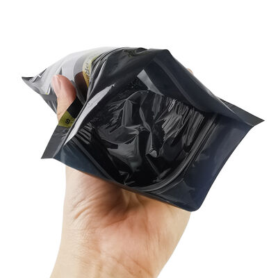 Túi giữ ẩm xì gà cỡ trung được thiết kế với khóa zip làm từ chất liệu 0.09mm, cung cấp giải pháp lưu trữ để giữ cho xì gà tươi ngon