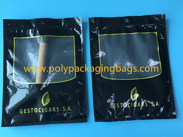 Túi giữ ẩm màu đen của SGS có thể giữ được 4 - 6 túi xì gà với cửa sổ trong suốt